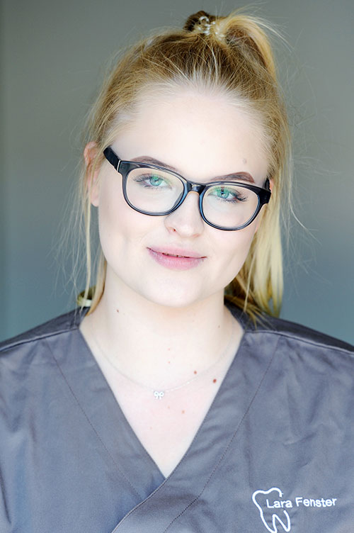 Lara Fenster, Zahnmedizinische Fachangestellte